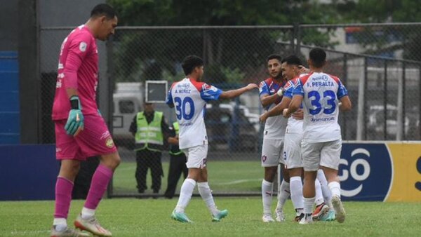 Cerro golea, tapa su problema casero y llega con todo al clásico