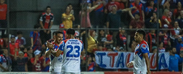 Clausura: el Ciclón golea y acorta la brecha con el puntero - trece