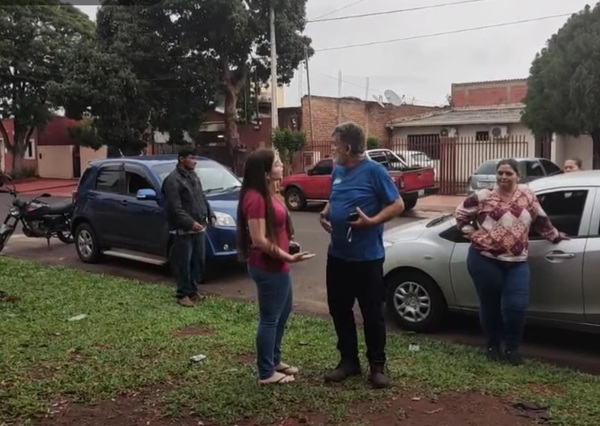 Vecinos del barrio Mariscal Estigarribia impiden que ancianos sean desalojados - Radio Imperio 106.7 FM