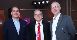 La Nación / Distinguidos participantes del foro, en el Sheraton