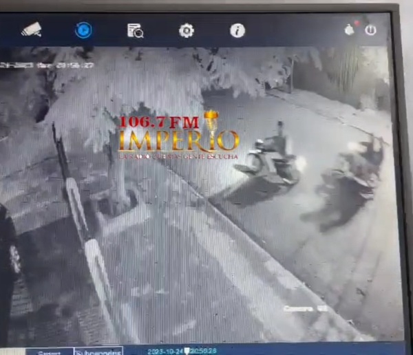 Asaltantes armados despojan a un joven de una motocicleta en el barrio Guaraní - Radio Imperio 106.7 FM
