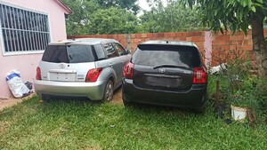 Aguantadero de autos robados en Capiatá: Hallan 3 autos enteros y otros 20 desarmados