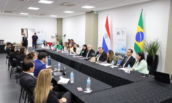 Analizan creación del portal que unifique información para adjudicación de becas