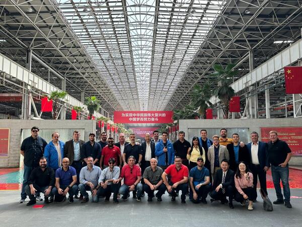 Concluyó el viaje a las fábricas de SANY y Sinotruk en China