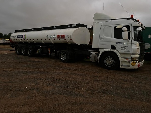 Incautan camión cisterna de Petropar que transportaba presumiblemente carburante