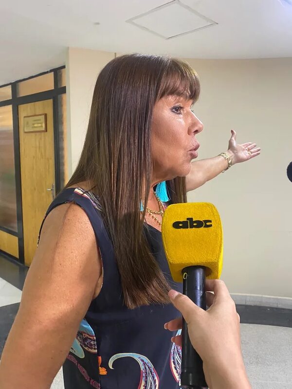 Celeste Amarilla insta a sus colegas liberales a que acompañen pedido de sacar a Hernán Rivas del JEM - Política - ABC Color