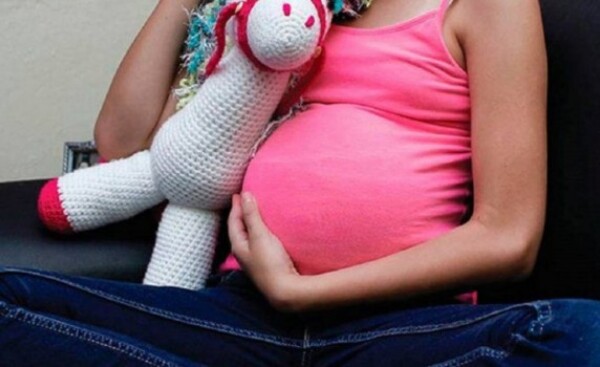 Abusó de su hija de 13 años, la embarazó y ahora está prófugo
