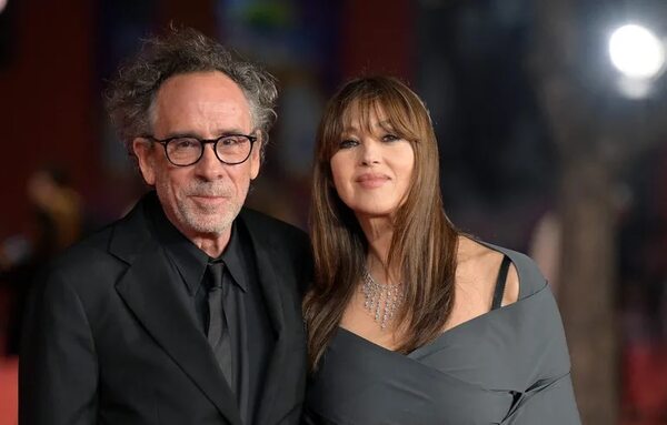 Mónica Bellucci y Tim Burton posan juntos por primera vez - Gente - ABC Color