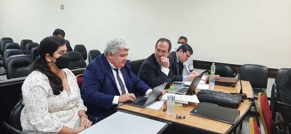 Fiscalía pide 6 años de cárcel para Justo y Patricia Ferreira, por contrabando de camas hospitalarias