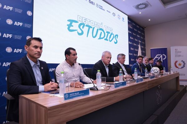 Retomá tus estudios proyecto del MEC presentado en la APF para fortalecer estudios de los jugadores