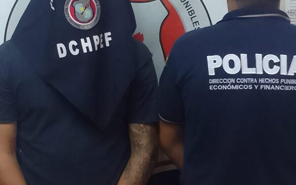 Detienen a hombre que tenía 10 órdenes de captura