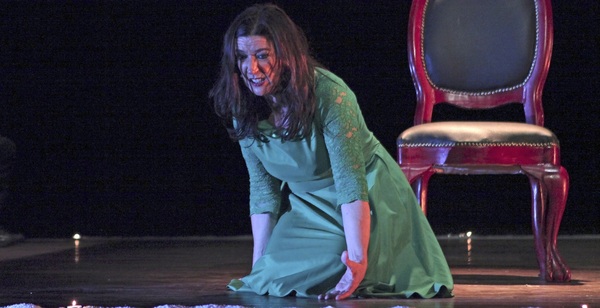 Diario HOY | Carmen Briano es "La Mujer del don" en tercer día del festival Añandu Unipersonales