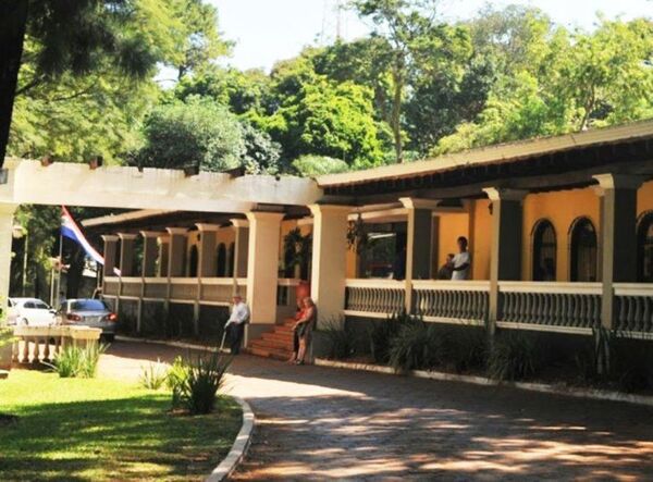 Roban notebook de una dependencia de la Municipalidad de CDE