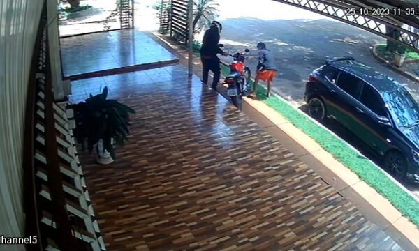 Hurtan motocicleta de un estudiante en el Área 5