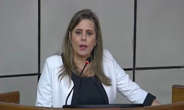 La senadora Kattya González solicitó que activen su pérdida de investidura si creen que compró su título