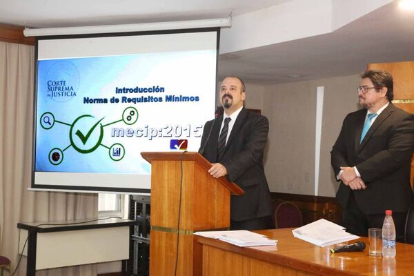 Concluyó diplomado en derecho administrativo con el desarrollo del módulo XII