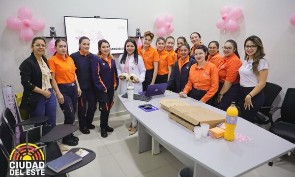 Municipalidad de CDE hace campaña Octubre Rosa en la empresa del suegro de Prieto