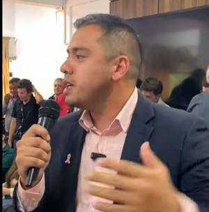 Prieto dice a ministra que planta asfáltica ya hizo 40 kilómetros de asfaltado