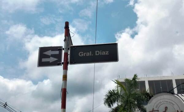 Ahora es doble sentido la calle Gral. Díaz frente al CNL •