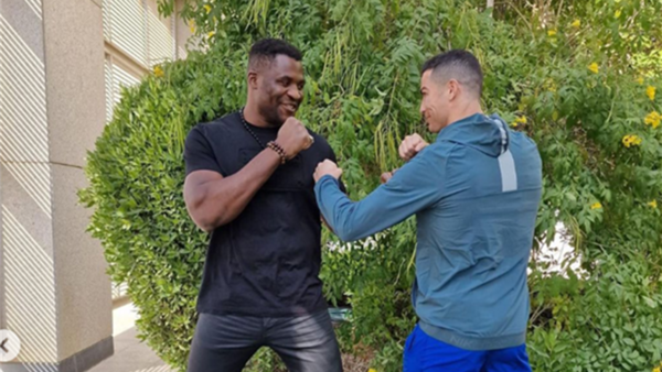 Versus / El llamativo y lujoso presente que Cristiano Ronaldo le hizo a una estrella de la UFC