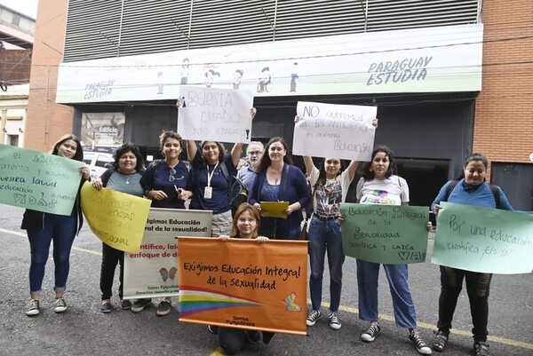 Educación sexual: exigen al MEC que suspenda uso del plan “12 Ciencias” y preguntan qué rol tiene pastor evangélico en el ministerio - Nacionales - ABC Color