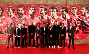 Versus / El interminable Óscar "Tacuara" Cardozo fue homenajeado en el Benfica