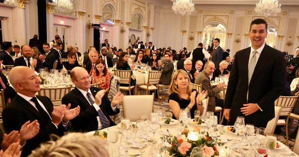 La Nación / Peña y Bezos, en la mesa sobre los futuros desafíos