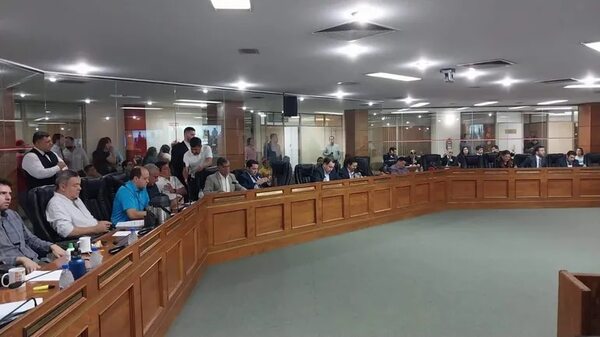 Asunción: Junta Municipal aprueba G. 1.000 millones más para salarios en Estación de Buses - Nacionales - ABC Color