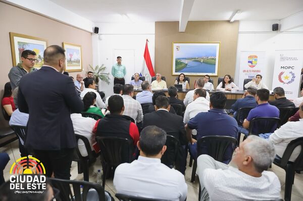 Intendente de CDE ofrece potencial asfáltico para el desarrollo departamental - La Clave