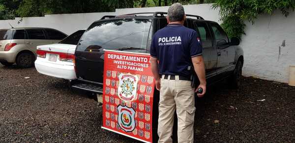 Abandonan camioneta utilizada para robar celulares y cigarrillos electrónicos - La Clave