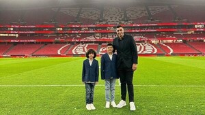 Benfica inmortaliza el nombre de Tacuara Cardozo en Estadio Da Luz