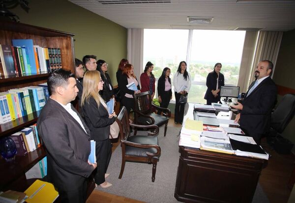 Estudiantes de Derecho de Unigran visitaron el Palacio de Justicia de Asunción