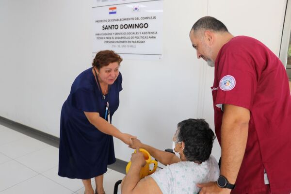 Adultos mayores después de años internados en el hospital Psiquiátrico, ya gozan del calor de un hogar