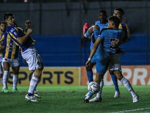Trifulca post partido entre Resistencia y Luqueño · Radio Monumental 1080 AM