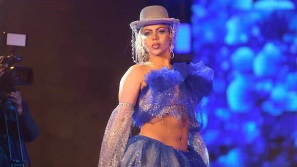 [GALERÍA] ¡Mañami! La Shakira paraguaya desfiló como cholita paceña