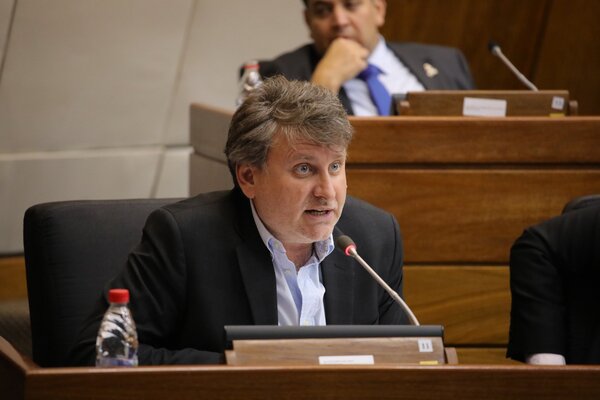 Extitular de Petropar presentó “algunas posiciones” con relación a objeciones de Contraloría | 1000 Noticias