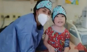 El pequeño Milán fue conectado a un corazón artificial a la espera de un donante