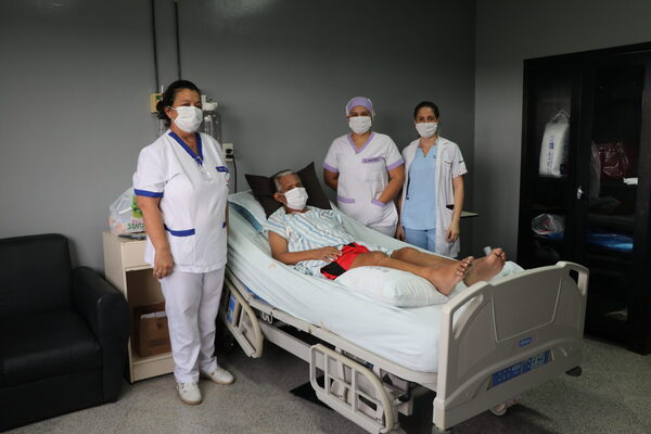 Clínicas: Paciente sometido a trasplante de médula ósea obtiene su alta » San Lorenzo PY