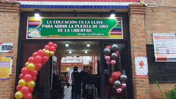 Abren sumario a director de un colegio tras competencia de perreo entre estudiantes - Noticiero Paraguay