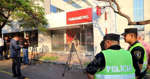 La Nación / Asaltacajeros: Policía logró la detención de tres extranjeros