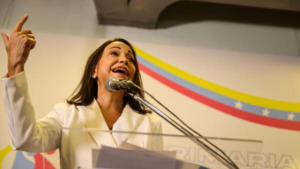María Corina Machado, investida como candidata presidencial pese a coacción del Gobierno