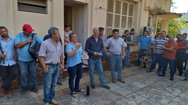 Essap: podrían reintegrar a 26 funcionarios desvinculados - Nacionales - ABC Color