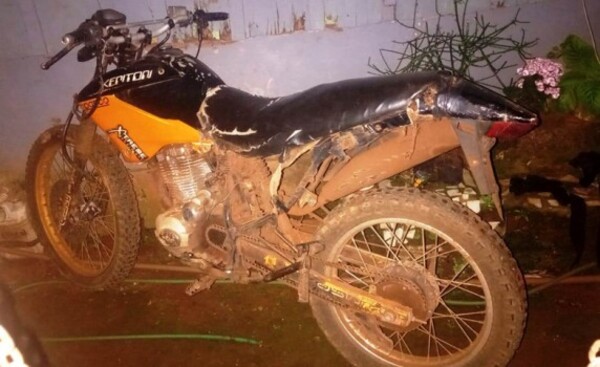 Choque entre moto y furgón deja un herido grave