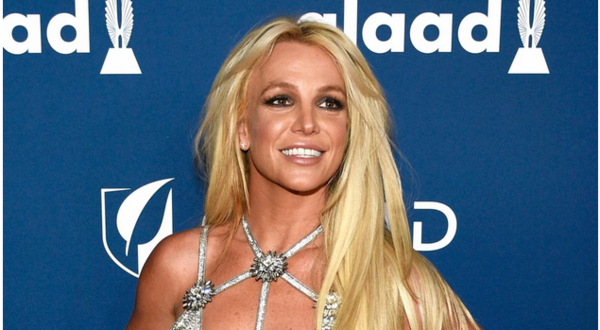 ¡Fiu, fiu! Britney Spears posa opivo vera en una playa