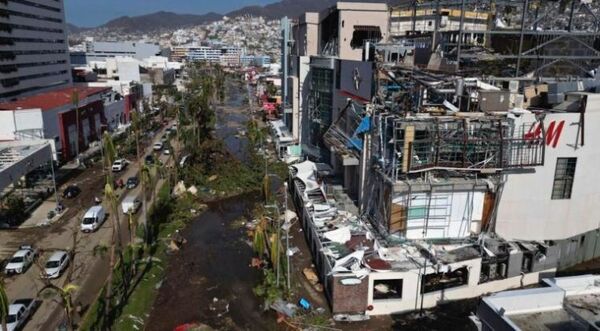 Otis deja 27 muertos y una estela de daños en el puerto mexicano de Acapulco