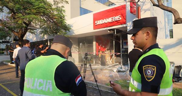 La Nación / La Policía aprehende a presuntos asaltacajeros