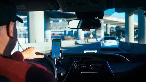 Prosigue debate sobre regulación para las plataformas de movilidad y deliverys - Política - ABC Color