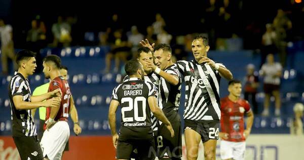 La Nación / Libertad pisa firme en semi