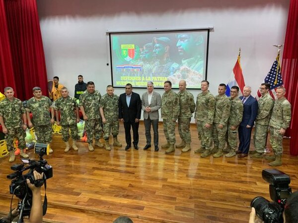 Fuerzas militares reciben de EE.UU. equipos de lucha contra incendios forestales