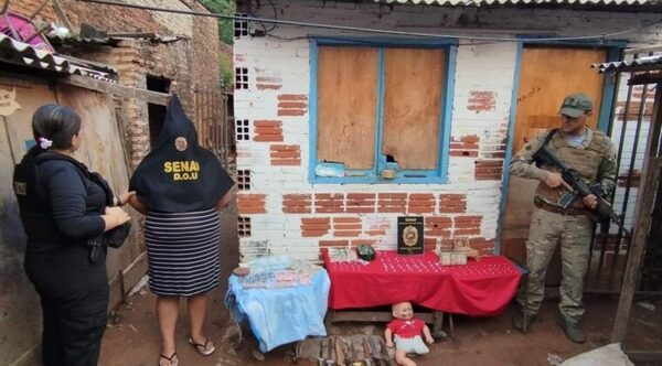 Caen “la muñeca traficante” y “la novia de Chucky” en el Bañado Sur